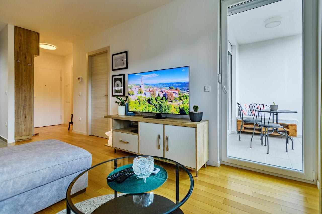 Iskra With Free Parking Appartement *